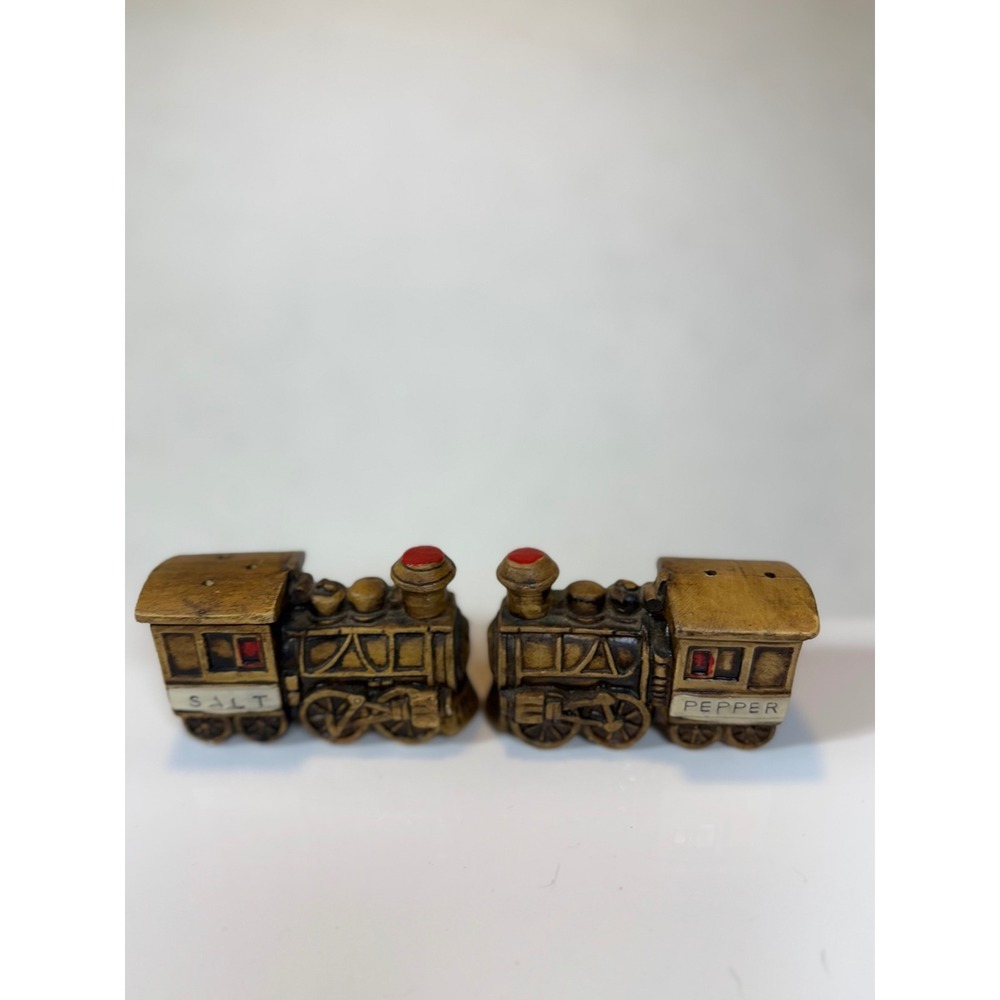 Vintage Train Salt and Pepper Shaker Set Nostalgic Decorative Kitchenware